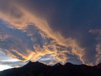 Die Wolkenbeleuchtung schwächt sich ab